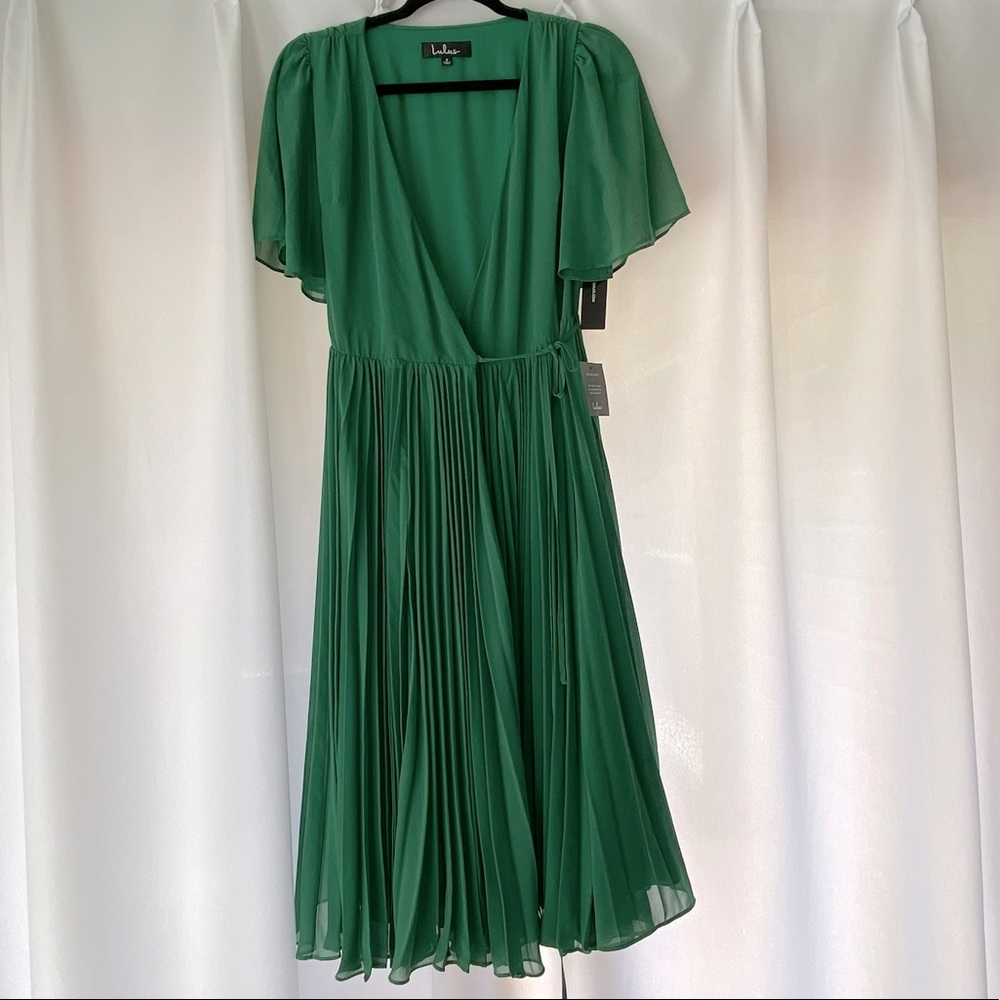 Lulu’s Green Pleated Wrap Dress Small NWT